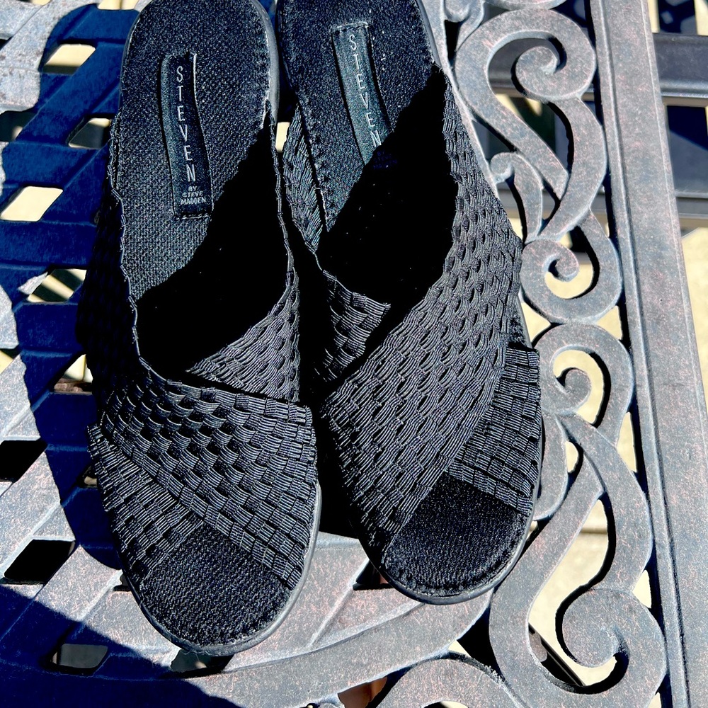 STEVEN BY STEVE MADDEN BLACK WOVEN SLIDES.